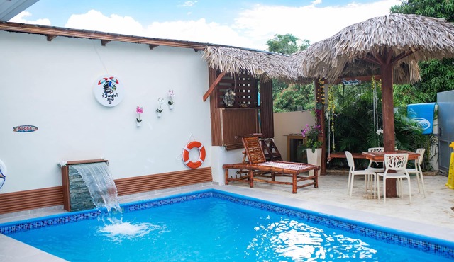 The Jungle: Private Tropical Villa : Pool & 6BR