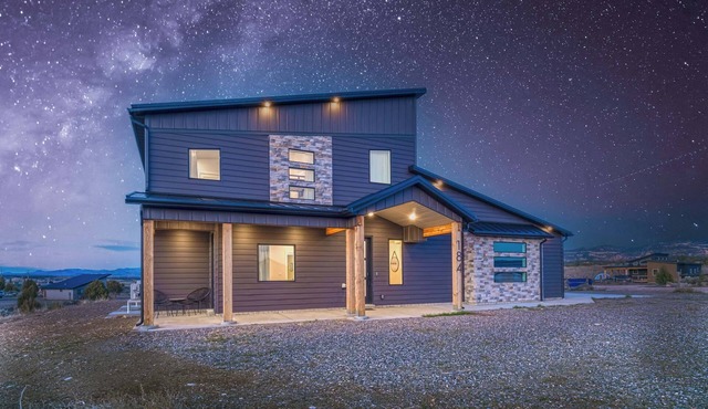The Meadow at Natl Parks -Hot Tub- Sleeps 10-Family in Hatch