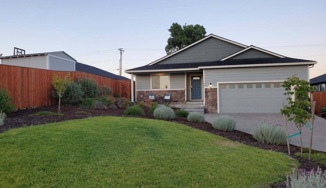 This house is a 4 bedroom(s), 2 bathrooms, located in Eagle Point, OR. in Eagle Point