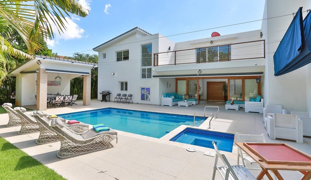 This villa is a 5 bedroom(s), 6 bathrooms, located in Juan Dolio, San Pedro.