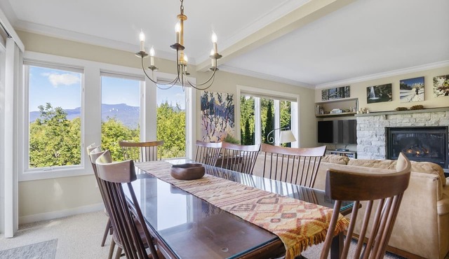 Topnotch Overlook Resort Home with Mansfield views in Stowe