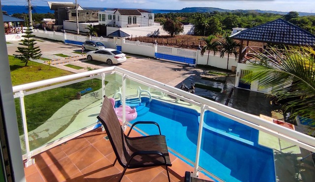 TROPI-BEACH CHIC AND ELEGANT CONDO
