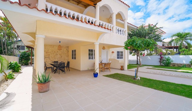 Tropical 2-bedroom Villa with Beach Access - Bávaro, Punta Cana