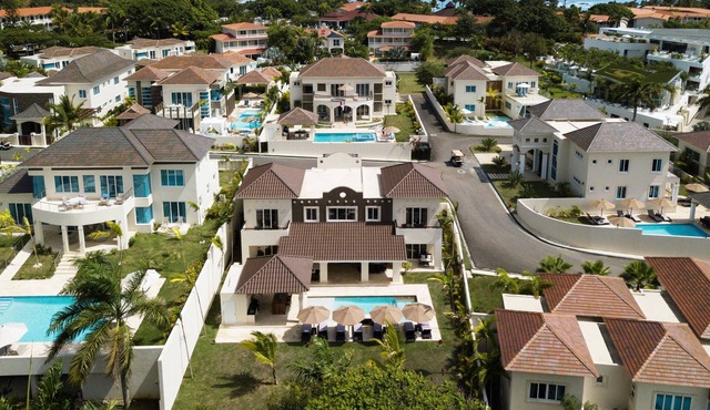 Unique 6 bedroom luxury vacation villas