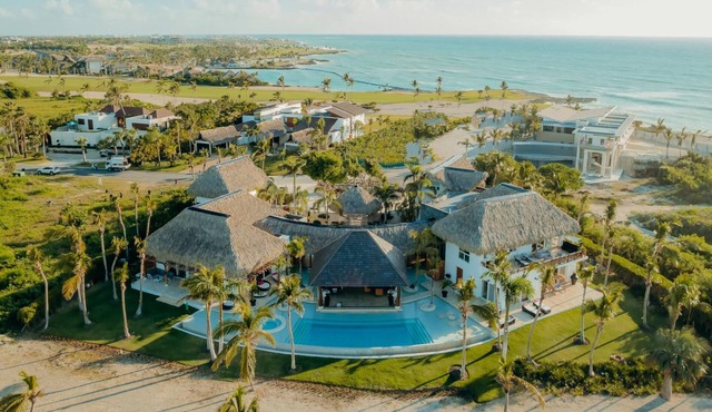 Unique luxury ocean-view villa w/english speaking staff & private beach club