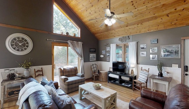 Unwind & Refresh at Memories Made Cabin in Tecumseh