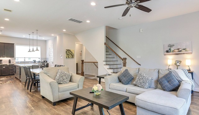 Urban Gem w/Balcony! Near NRG Stadium & Downtown in Houston