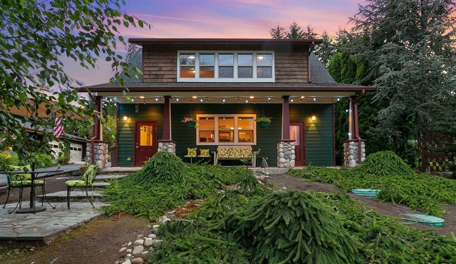 View cottage perched on 2 country acres/romantic/refreshing/relaxing/private in Snohomish
