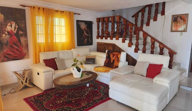 VILLA 5 MIN FROM THE AIRPORT, WELLNESS, NATURE, AND PRIVACY