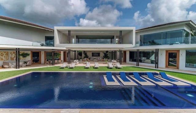 Villa Azurre — A New Standard of Luxury