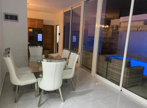 Villa de Lujo con Picsina Privada