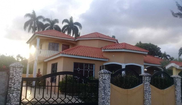 Villa Gloria Cabrera, Dominican Republic—great location near the beach, sleeps 12