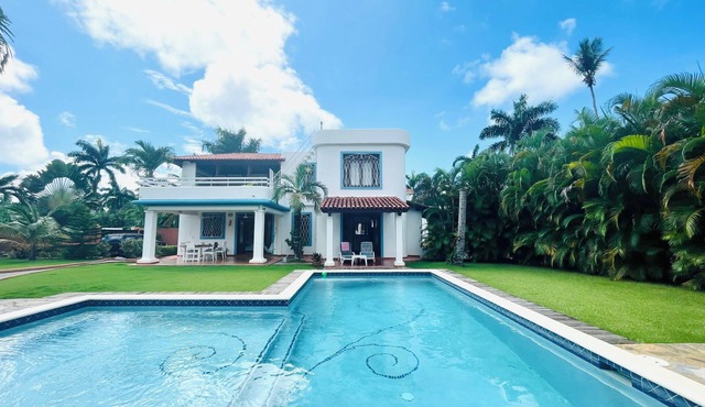 Villa Jeff & Jyps, 2 bedrooms, swimming-pool, 2 min walk from the beach