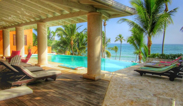Villa Los Gorgones, ocean-front, near beach, sleeps 9