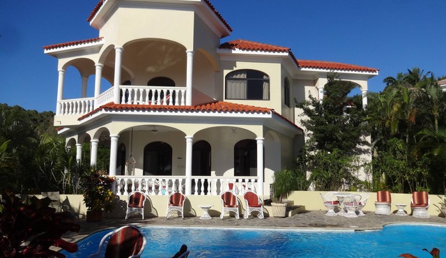 Villa Playamor, Luxury fully staffed beach villa including cook