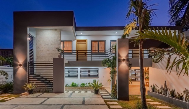 Villa Sunrise - 7BR + Pool in the heart of Sosua