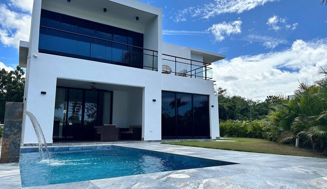 Villa Valdivia, Serene Retreat w/Private Pool, Nueva Romana
