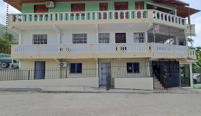 Villa Valencia. Caribbean House in Los Patos de Barahona. Ideal for families.