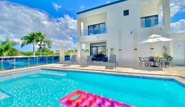 Villa Valentina Holidays 3 BR W/Infinity Pool