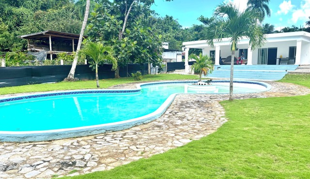 Villa with lagoon pool 10 minutes from the center