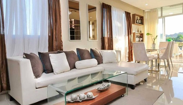 Vista Hermosa RD Central Modern 2 BR Apt with Balcony and Jacuzzi.