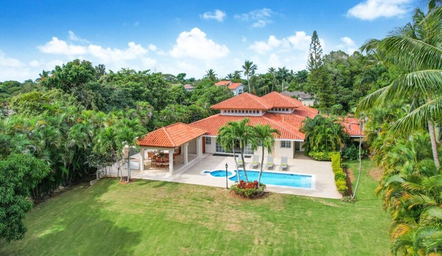 Vivero 24: Cozy villa w/pool, Jacuzzi, waiter and housekeeper