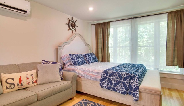 Walk to Beach & Lighthouse: Oak Bluffs Studio! in Oak Bluffs