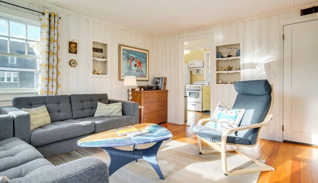 Walk to Monument Beach: Cape Cod Cottage w/Grill in Bourne