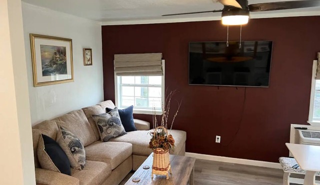 Waterfront 2 Bedroom/Duplex G/Newly Remodeled in Grove