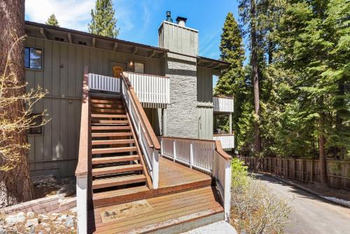 Waters Edge Oasis - Shared Pool & Pier Access in Tahoma
