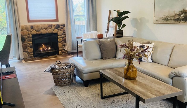 Welcome to the beautiful Mt. Rainier house in Tacoma