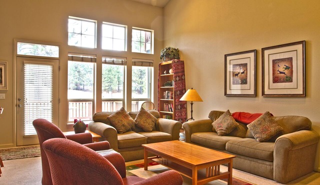 Widgi 22 - Golf Course View, Close to Mt Bachelor, Bike Trails, Cascade Lake, A/C, Gorgeous Deck in Bend