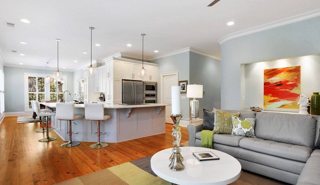 Wright Square Loft: Amazing Unit A in Downtown Savannah With Great Views! in Savannah