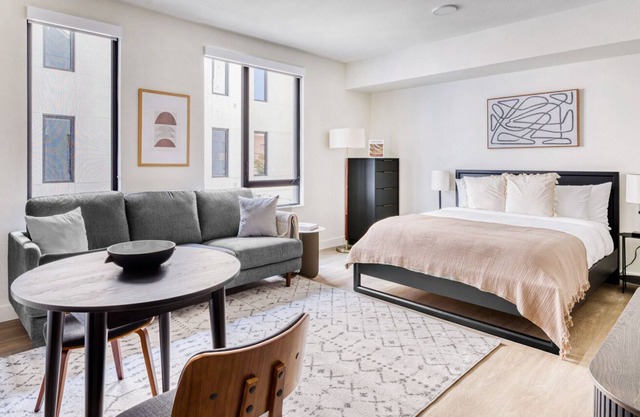 Hip Berkeley Studio w/ W/D & Coworking, walkable to BART, by Blueground in Berkeley