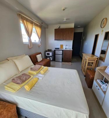 Lapu-Lapu Apartment | Saekyung Village 1 Phase 3 Condo with Side Window and Balcony