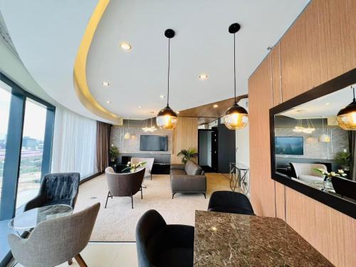 Poblacion District Apartment | Watson's 2BR Executive Condo