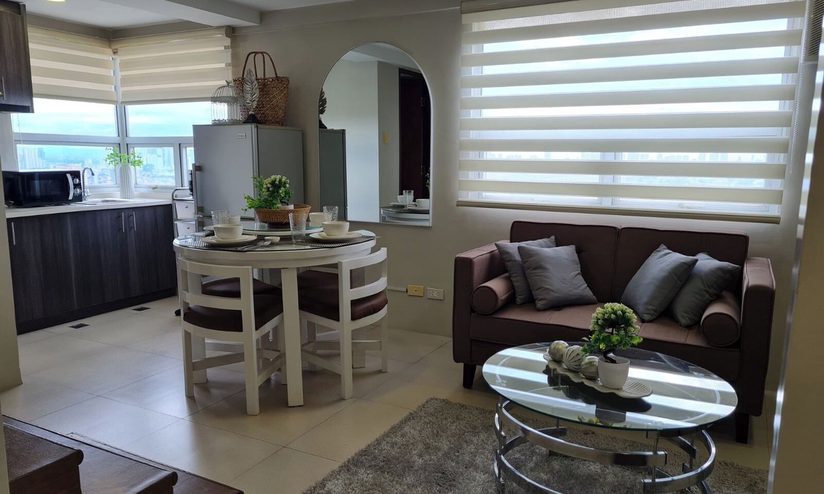 Valencia Hotel | Gilmore Tower Suites By SMS Hospitality