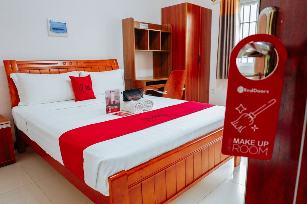 Suba Basbas Hotel | RedDoorz Plus near Camella La Brisa Lapulapu