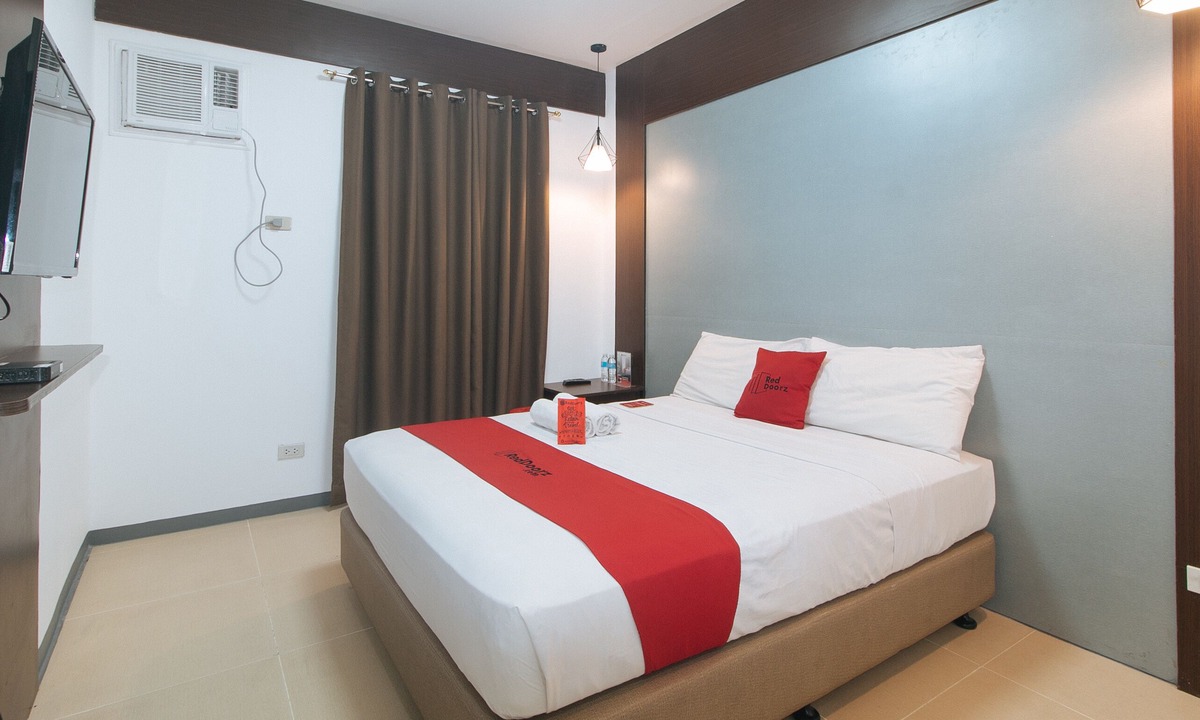 Bago Bantay Hotel | RedDoorz Plus @ EDSA Congressional