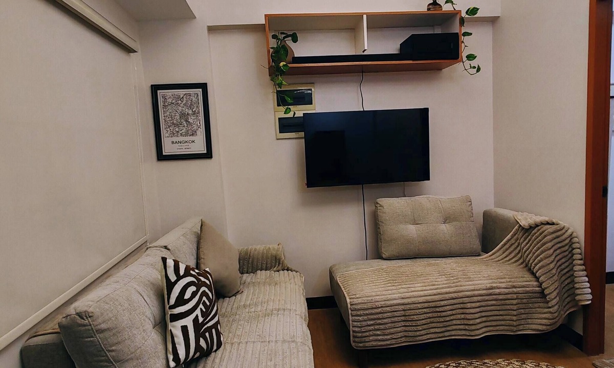 Cainta Condo | Charming 2BR Condo in Cambridge With Wifi, Smart TV
