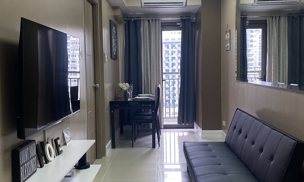 Barangay 76 Condo | 1 BR Fully Furnished Condo across MOA with Pool and Parking - S Res. Unit 0911
