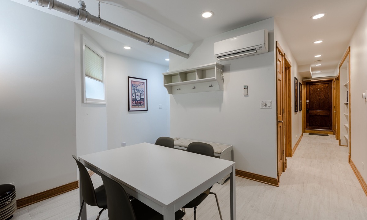 Ukrainian Village Apartment | Quiet Oasis Only Minutes from Downtown - Friendly Neighborhood! by AllSet Turnover