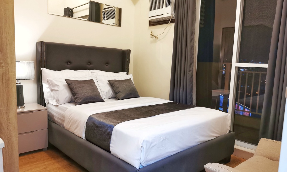 Sampaloc Condo | 2 Beds Penthouse End Unit, Great Panoramic City View w/FREE Parking