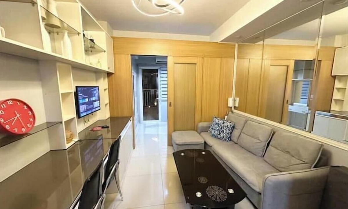 Barangay 76 Apartment | Kathy’s Crib with big balcony at Shell Residence
