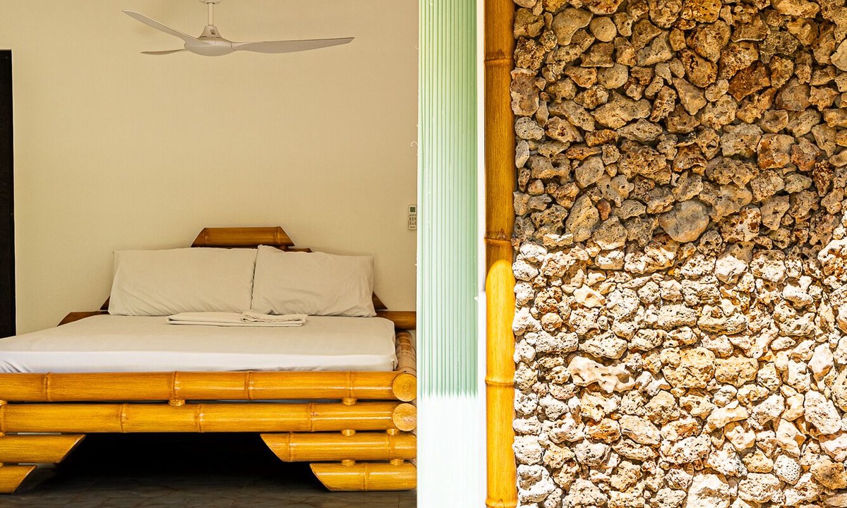 Santa Fe House | Cozy 2-bedroom house in Bantayan Island with Starlink WiFi and AC.