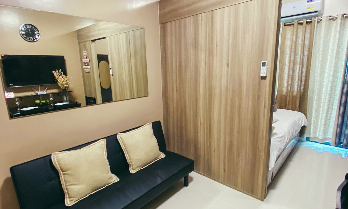 Mandaluyong Condo | 1 BR Furnished Condo in Mandaluyong with Pool and Parking - Fame 3 - 2031