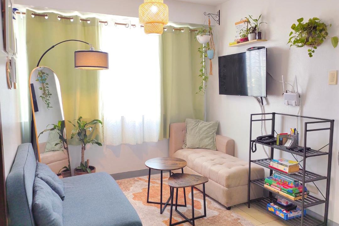 Pembo Apartment | 2BR Condotel in Ridgewood near NAIA Terminal 3, BGC and Venice with Pool, WIFI and Netflix