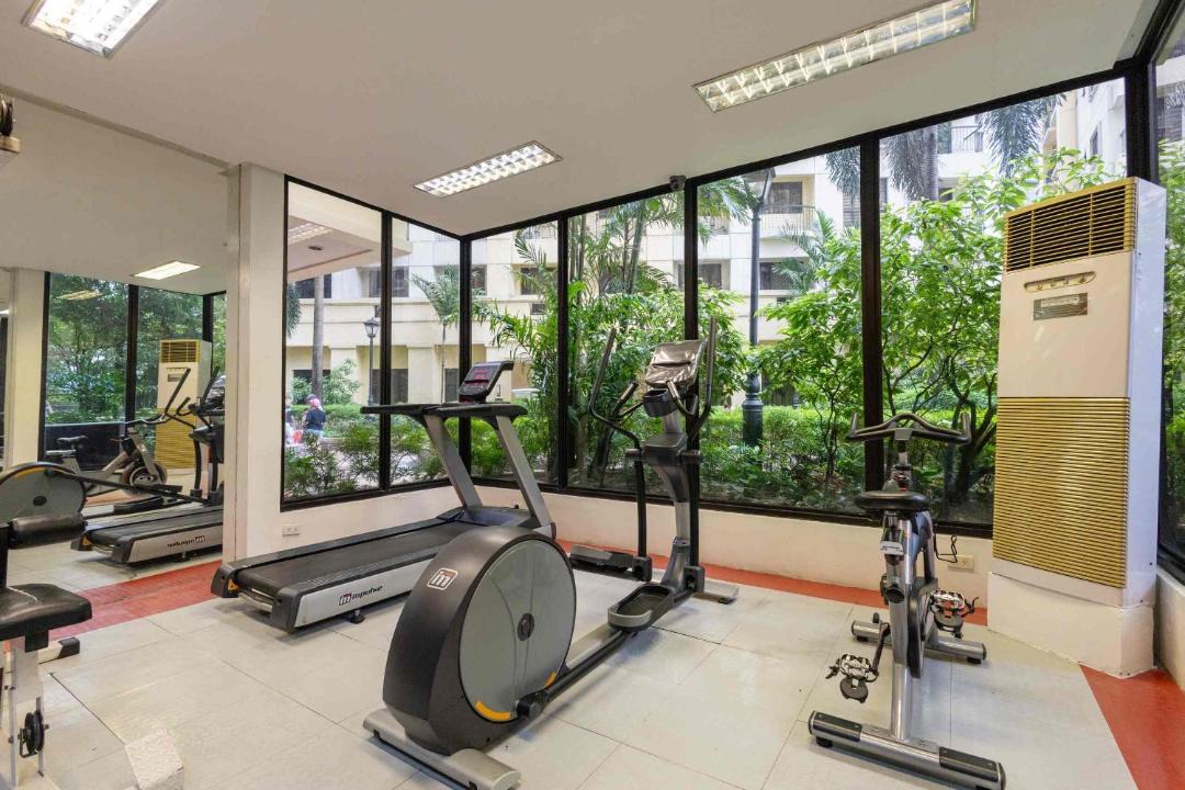 Bonifacio Global City Apartment | Cozy Urban Retreat in Burgos Circle, BGC