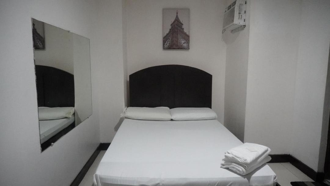 Sampaloc Hotel | RedDoorz at Cosmo Hotel P Campa Manila