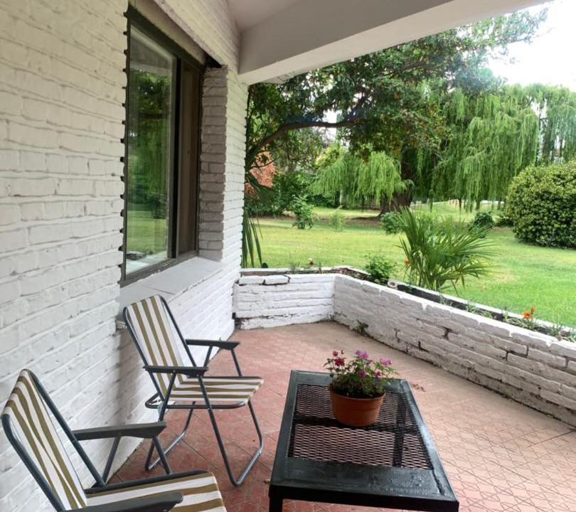 Comahue House | Chacra Los Cipreses - Casa completa con gran parque arbolado, 7 personas, entorno tranquilo